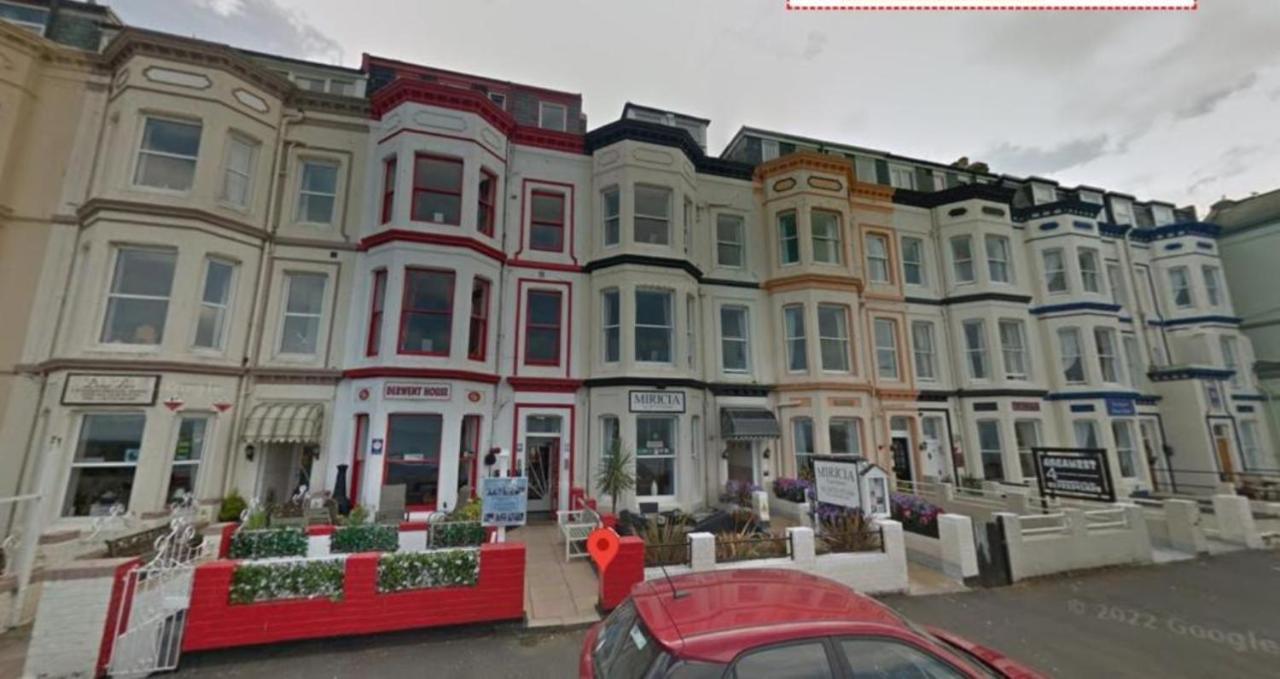 Seascape - Fantastic Location With Sea Views! Scarborough Extérieur photo